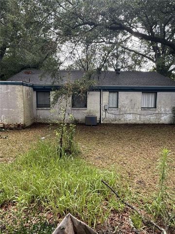 407 Seabreeze Road E, Mobile, AL 36609