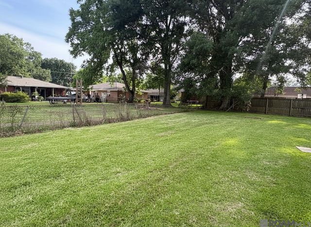 38511 Redmond Dr, Gonzales, LA 70737