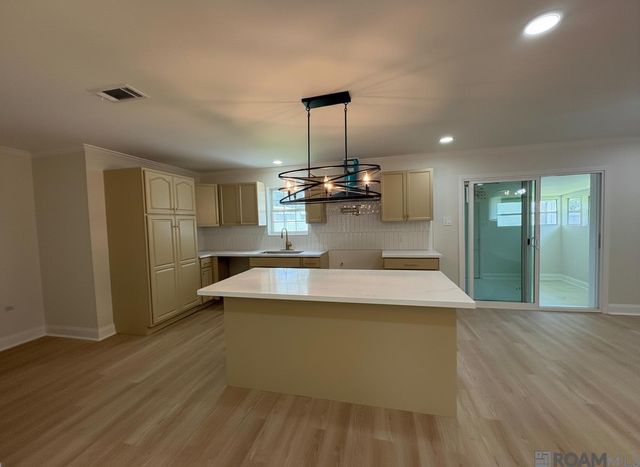 38511 Redmond Dr, Gonzales, LA 70737