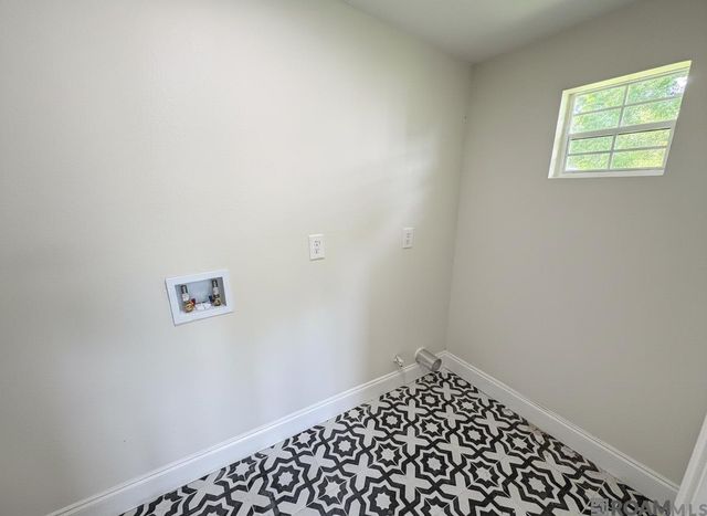 38511 Redmond Dr, Gonzales, LA 70737