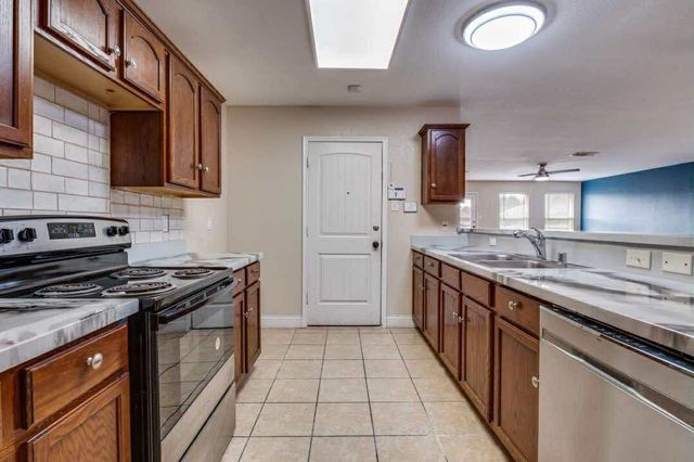 2118 Augusta Street, Lancaster, TX 75146