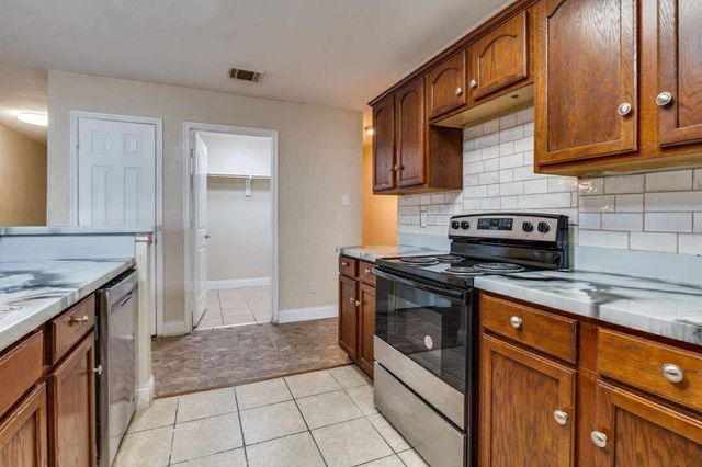 2118 Augusta Street, Lancaster, TX 75146