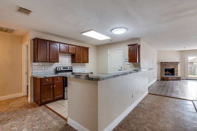 2118 Augusta Street, Lancaster, TX 75146