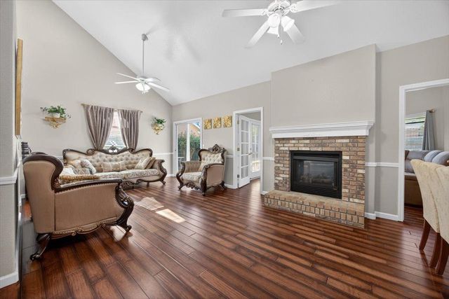 4122 W Fender Avenue, Fresno, CA 93722