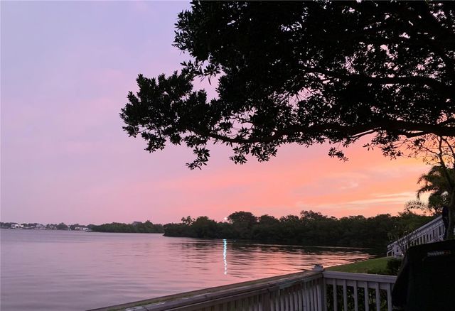 205 POMPANO DRIVE SE B, St Petersburg, FL 33705