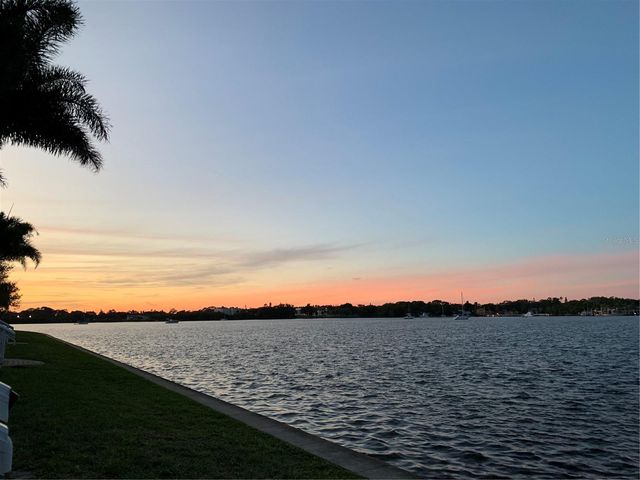 205 POMPANO DRIVE SE B, St Petersburg, FL 33705