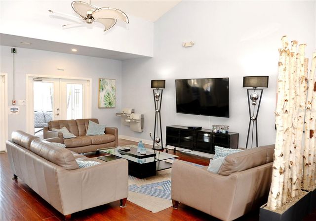 205 POMPANO DRIVE SE B, St Petersburg, FL 33705