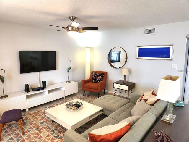 205 POMPANO DRIVE SE B, St Petersburg, FL 33705