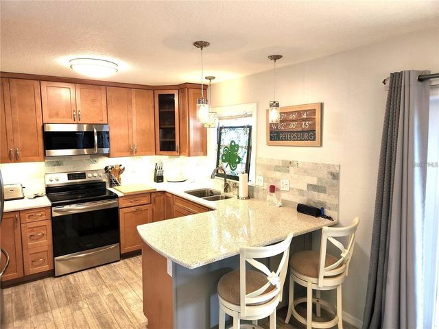 205 POMPANO DRIVE SE B, St Petersburg, FL 33705