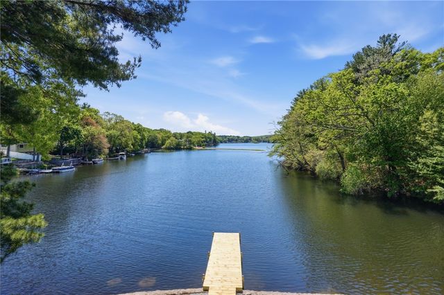 31 Beverly Circle, Smithfield, RI 02828