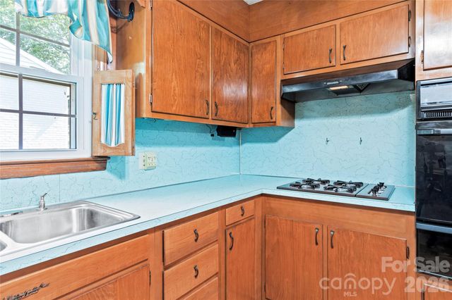 1604 Grantham Drive, High Point, NC 27265