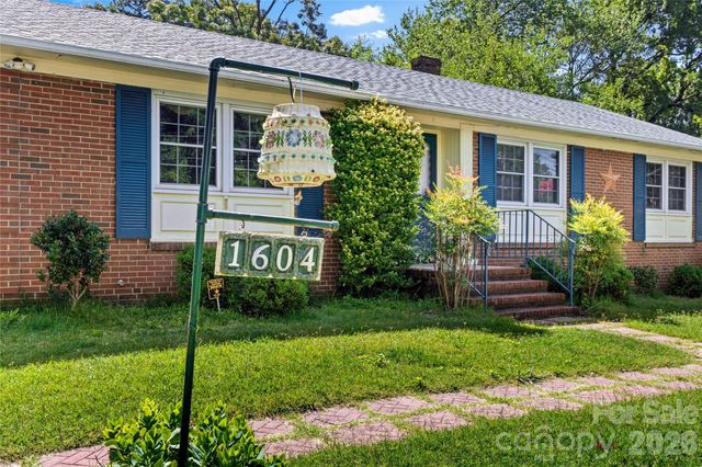 1604 Grantham Drive, High Point, NC 27265
