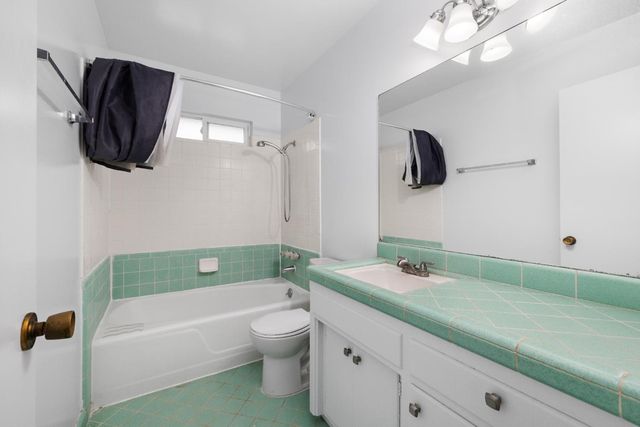 4907 Crestview Dr, Carmichael, CA 95608