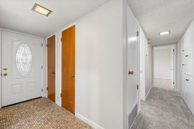 4907 Crestview Dr, Carmichael, CA 95608