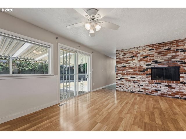14884 Se PRIMROSE Ave, Milwaukie, OR 97267