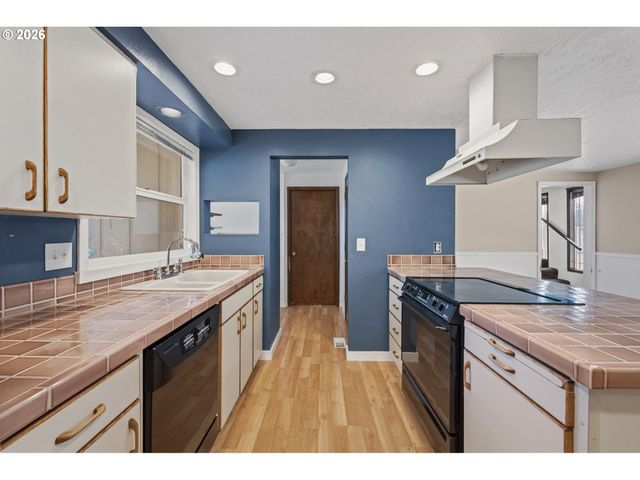 14884 Se PRIMROSE Ave, Milwaukie, OR 97267