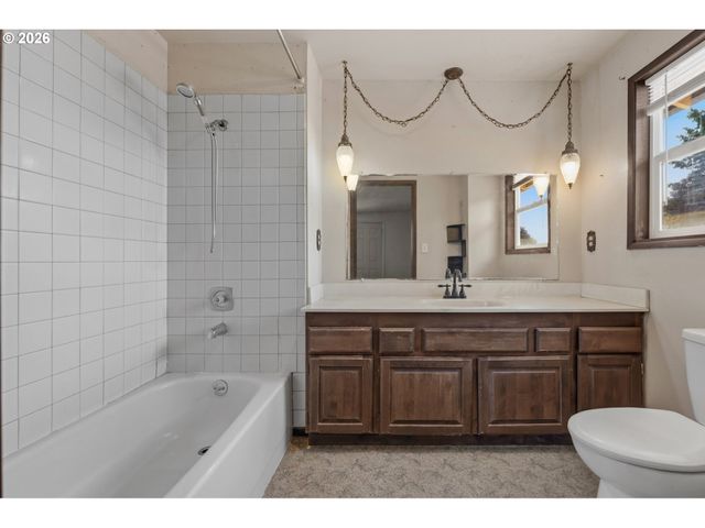 14884 Se PRIMROSE Ave, Milwaukie, OR 97267