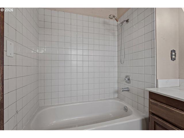 14884 Se PRIMROSE Ave, Milwaukie, OR 97267