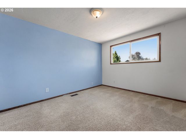 14884 Se PRIMROSE Ave, Milwaukie, OR 97267