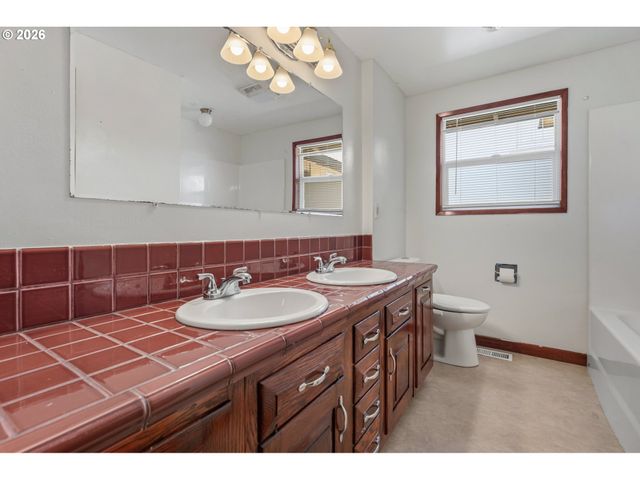 14884 Se PRIMROSE Ave, Milwaukie, OR 97267