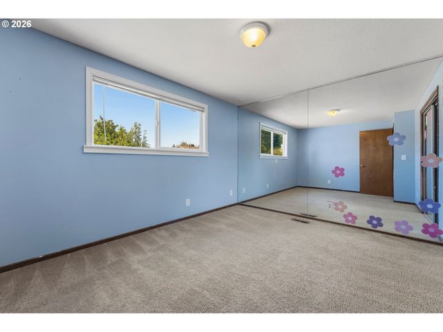 14884 Se PRIMROSE Ave, Milwaukie, OR 97267