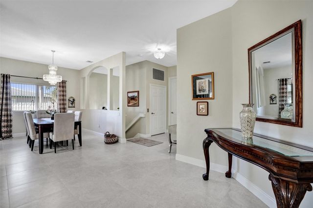 7967 E Exeter Boulevard 203, Tamarac, FL 33321