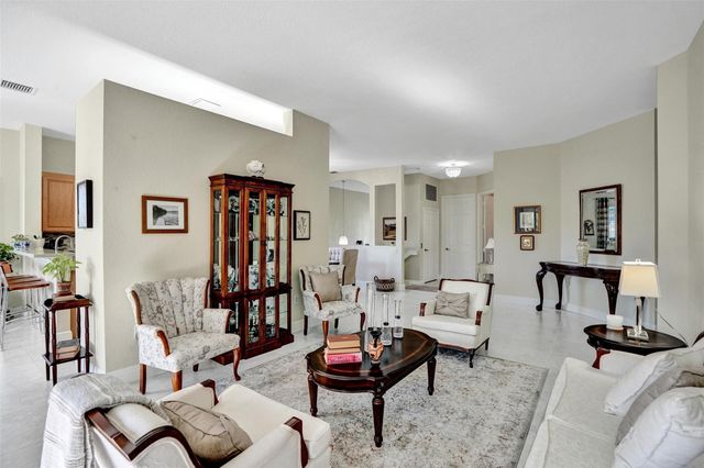 7967 E Exeter Boulevard 203, Tamarac, FL 33321