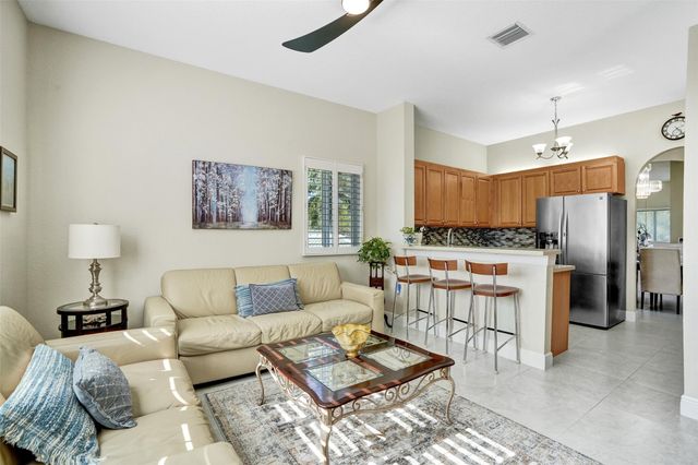 7967 E Exeter Boulevard 203, Tamarac, FL 33321