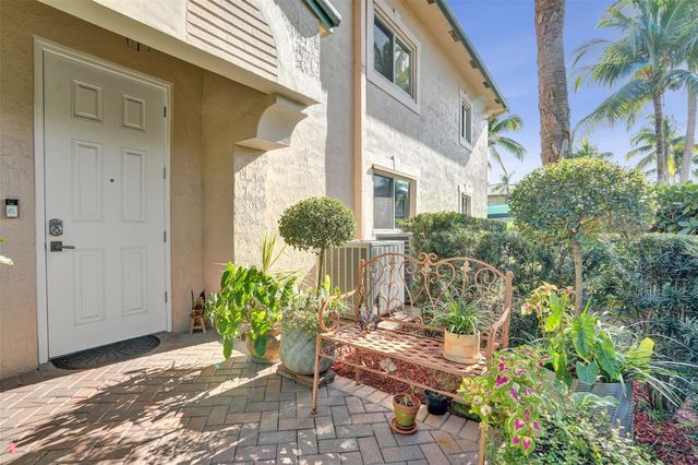 7967 E Exeter Boulevard 203, Tamarac, FL 33321