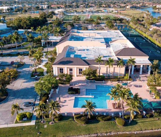 7967 E Exeter Boulevard 203, Tamarac, FL 33321