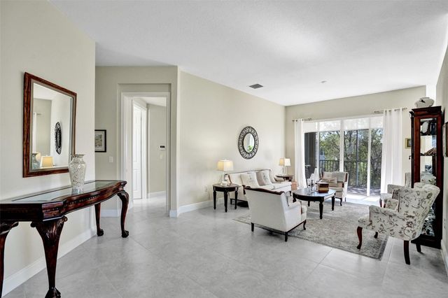 7967 E Exeter Boulevard 203, Tamarac, FL 33321