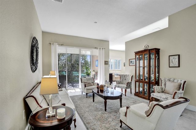 7967 E Exeter Boulevard 203, Tamarac, FL 33321