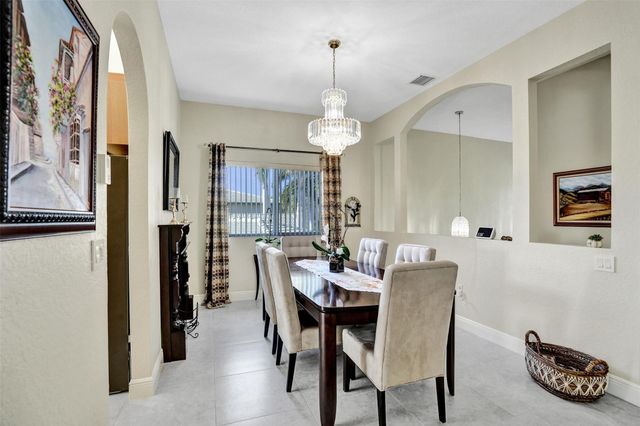 7967 E Exeter Boulevard 203, Tamarac, FL 33321