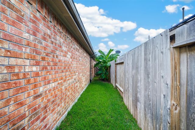 3210 Specklebelly Drive Drive, Baytown, TX 77521