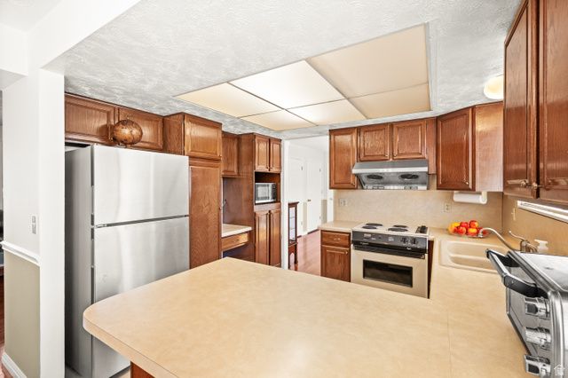 1650 E NICHOLE CIR, Sandy, UT 84093