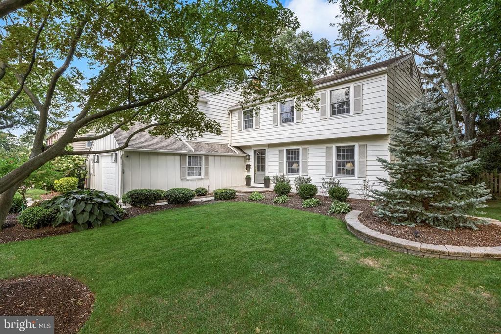 Image 2 of property listing at 114 NANTUCKET DR, Cherry Hill, NJ 08034