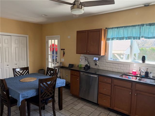 433 Metacom Avenue, Bristol, RI 02809