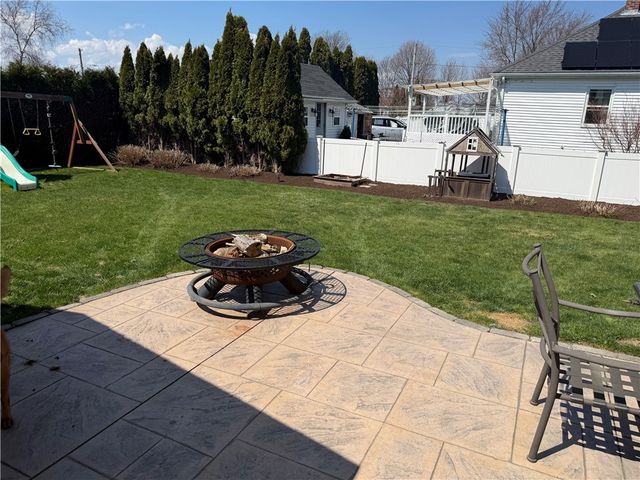 433 Metacom Avenue, Bristol, RI 02809