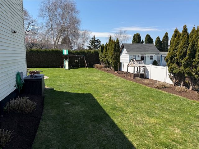 433 Metacom Avenue, Bristol, RI 02809