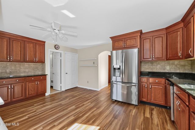 12 Glenwood Road, North Greenbush, NY 12180