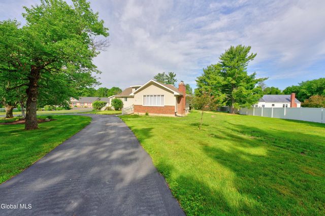 12 Glenwood Road, North Greenbush, NY 12180