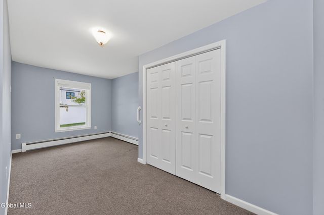 12 Glenwood Road, North Greenbush, NY 12180