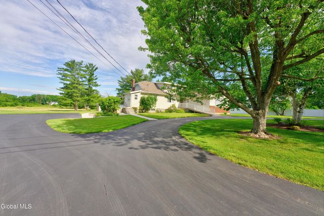 12 Glenwood Road, North Greenbush, NY 12180