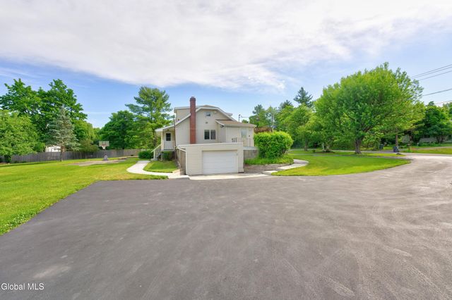 12 Glenwood Road, North Greenbush, NY 12180