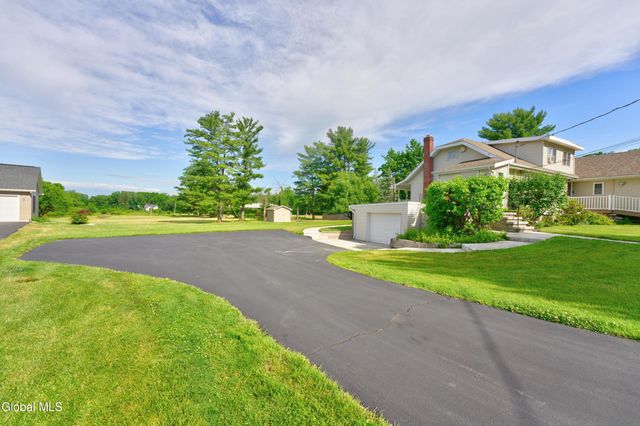 12 Glenwood Road, North Greenbush, NY 12180