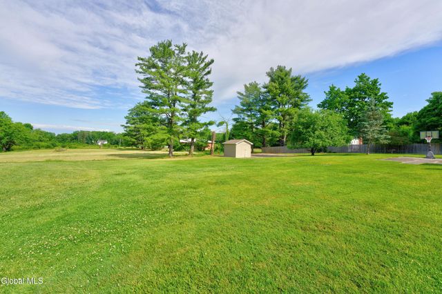 12 Glenwood Road, North Greenbush, NY 12180