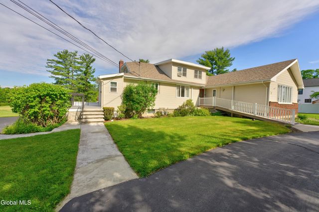 12 Glenwood Road, North Greenbush, NY 12180