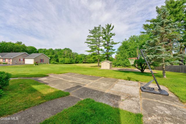 12 Glenwood Road, North Greenbush, NY 12180