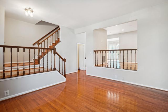 14911 FOREST LANDING CIR, Rockville, MD 20850