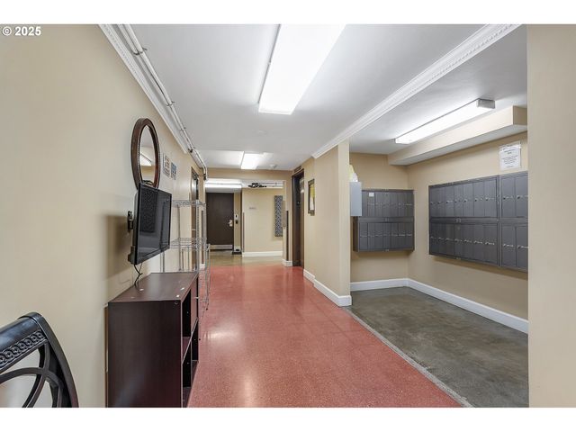1205 Sw CARDINELL Dr 704, Portland, OR 97201